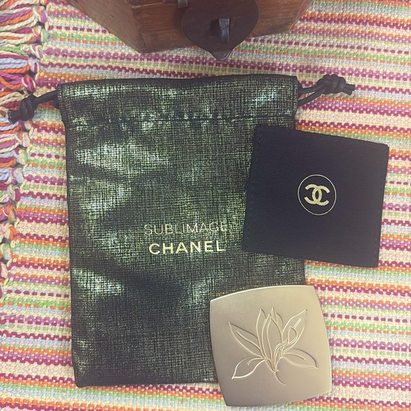 CHANEL Sublimage Bundle Mirror + Pouch NWOT - Picture 4 of 6